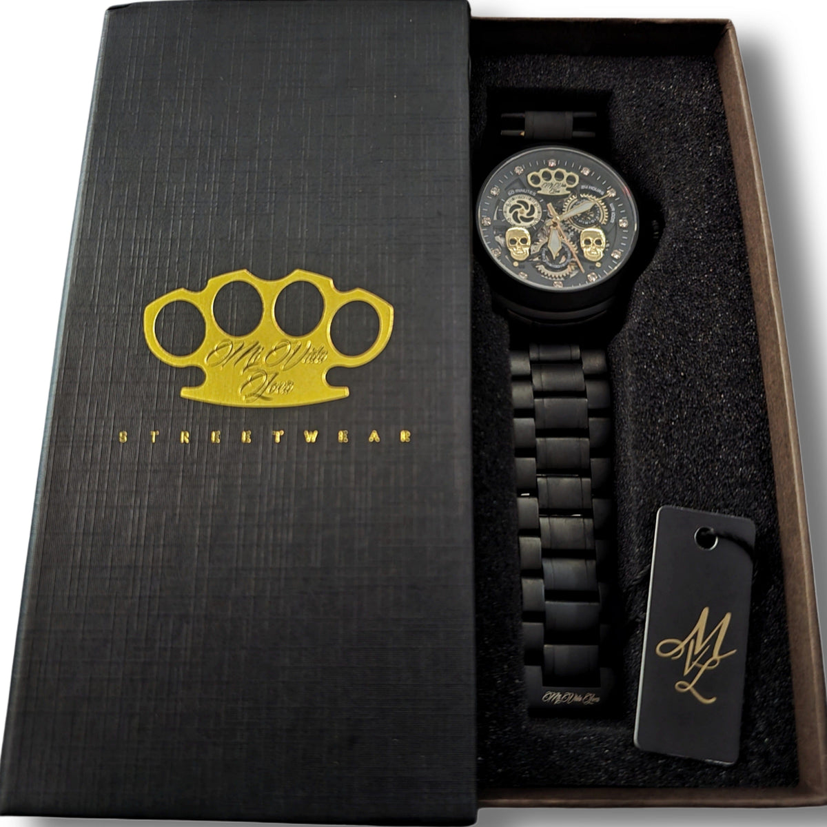 Reloj MVL Double skull negro mate con correa de acero en la caja de regalo negra abierta con logo MVL dorado