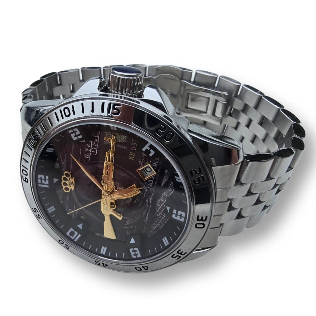 MVL AK47 automatic horloge zilver, zijaanzicht met stalen schakelband en MVL logo op de wijzerplaat