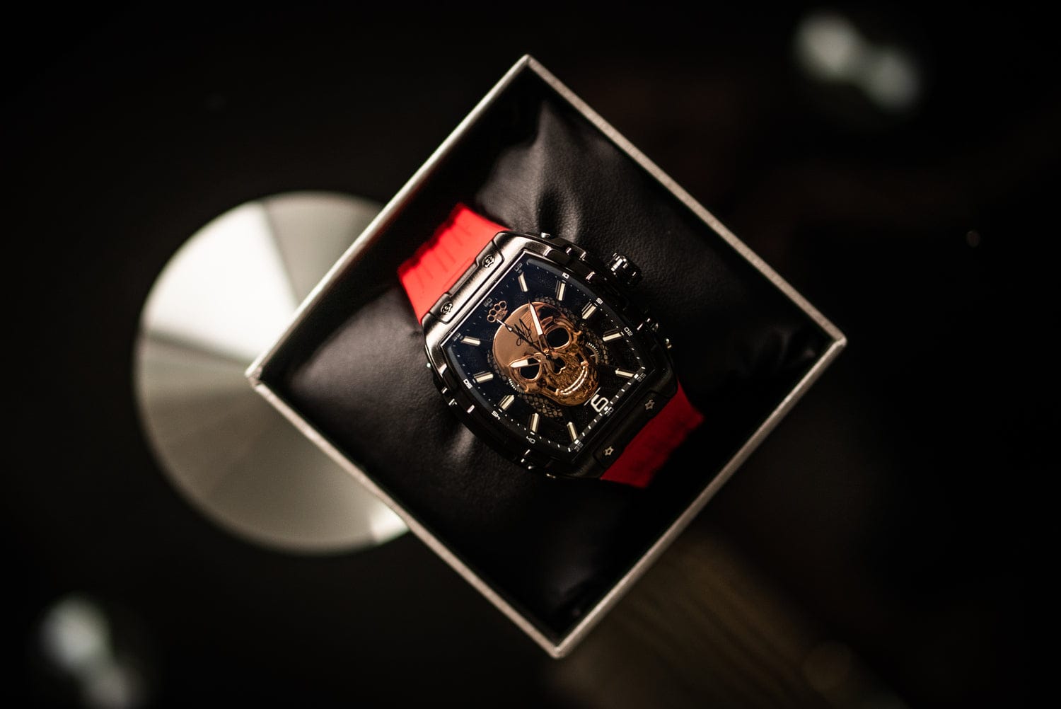 Reloj automático MVL con calavera, movimiento japonés / correa de silicona - negro/rojo