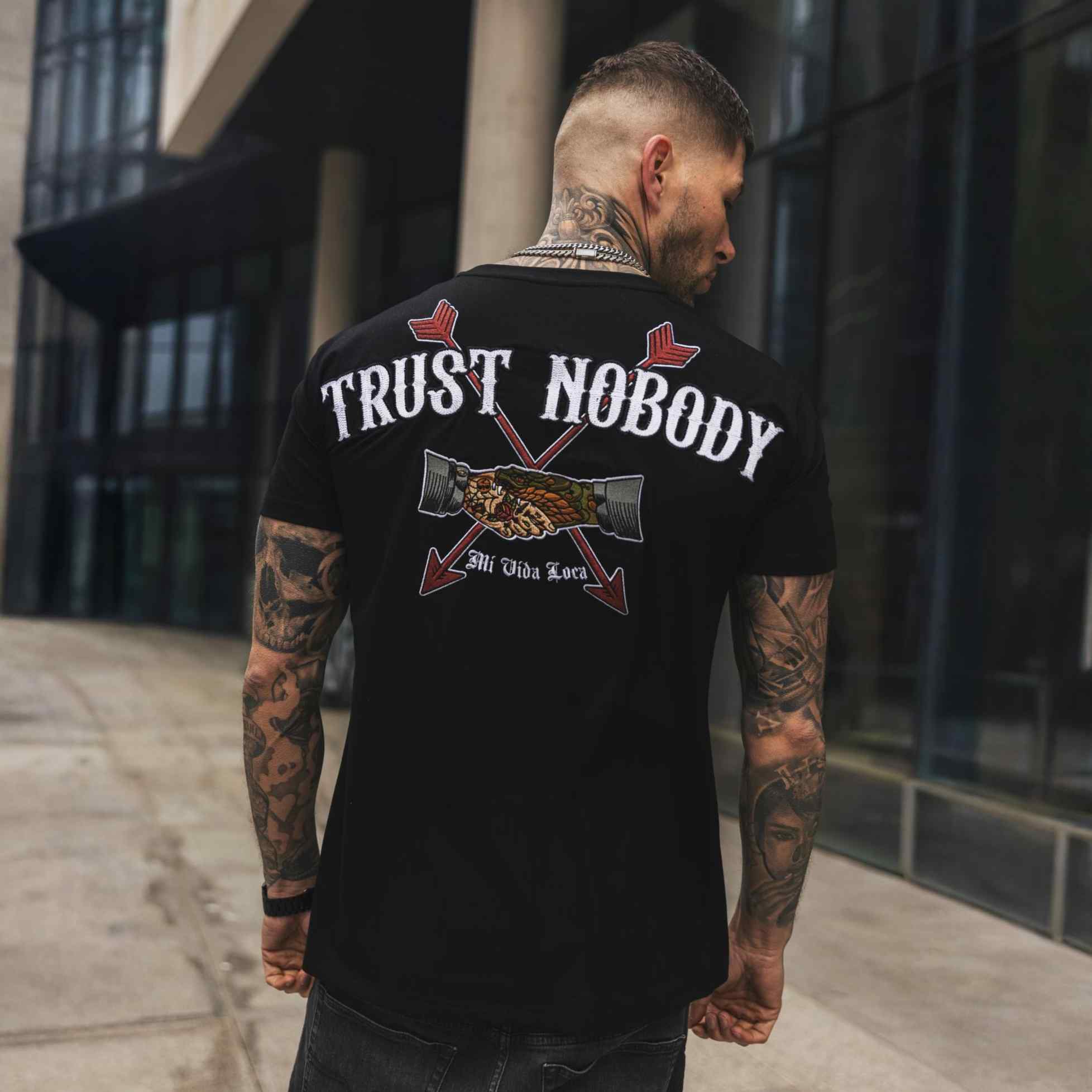 Trust nobody embroidery T-shirt black