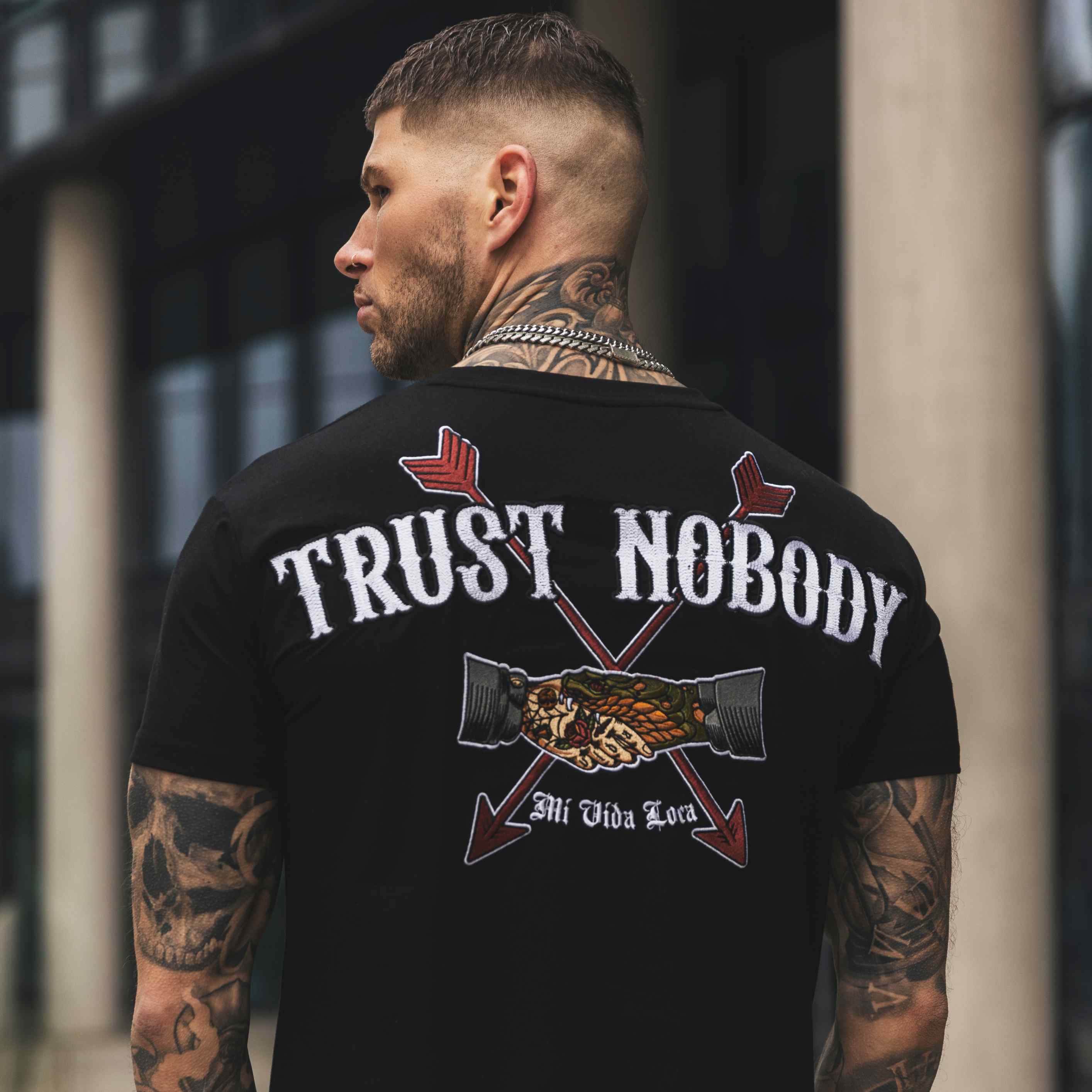 Trust nobody embroidery T-shirt black