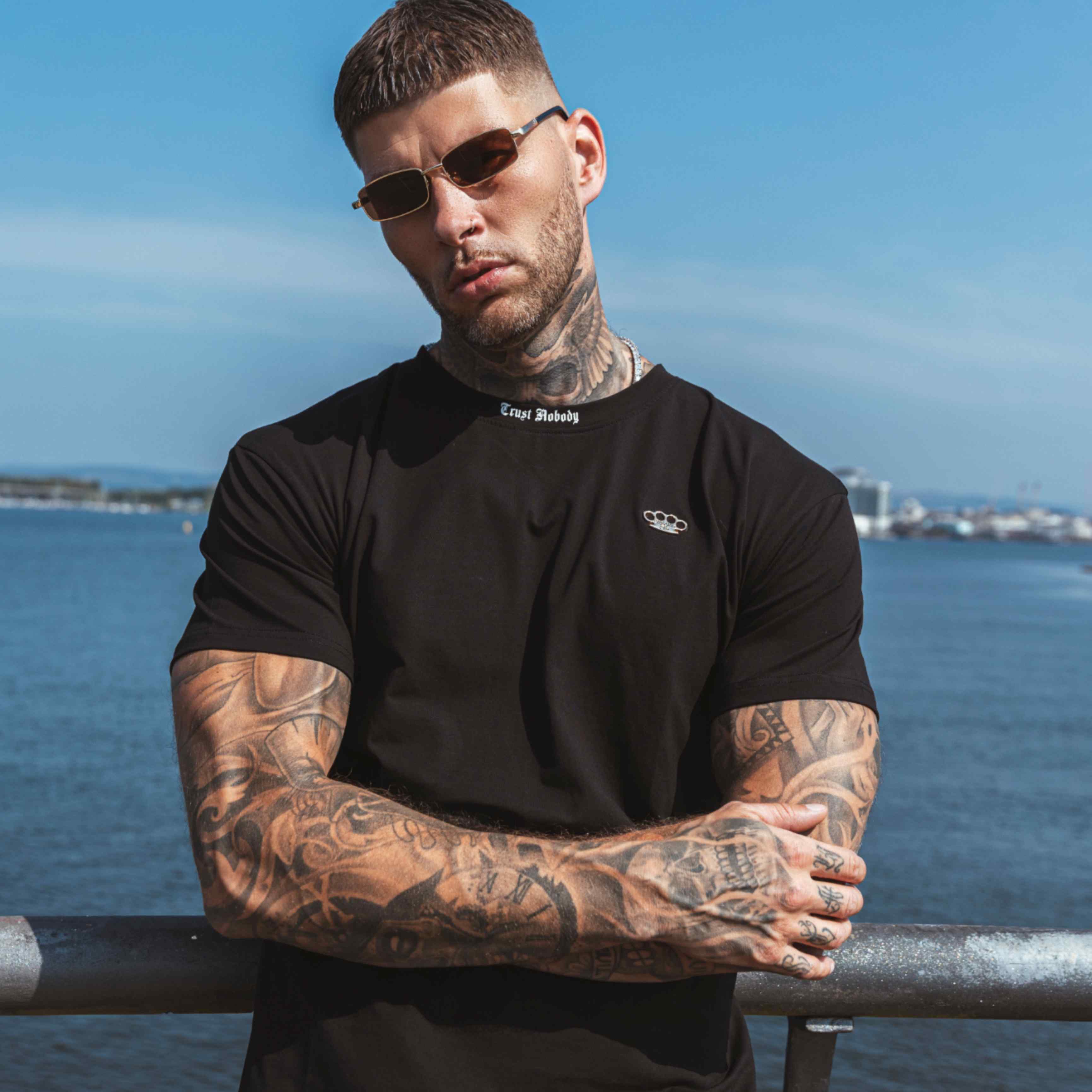 T-shirt MVL « Trust nobody flower skull »